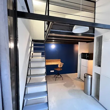 Folie Sur Cour A 3 Etoiles Appartement *